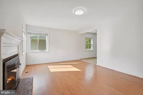 6208 Frontier Dr, Springfield, VA 22150 photo 3