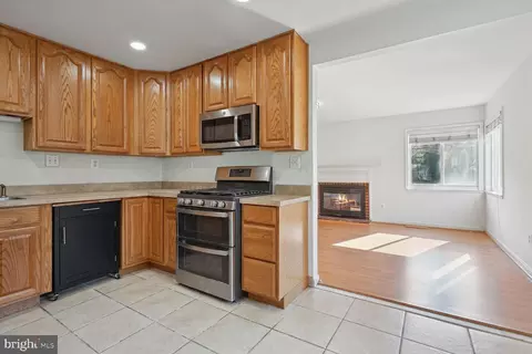 6208 Frontier Dr, Springfield, VA 22150 photo 5