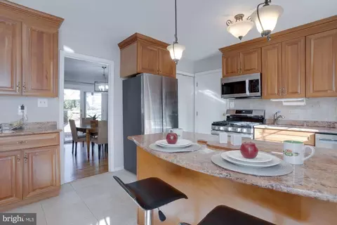 9306 Winbourne Rd, Burke, VA 22015 photo 17