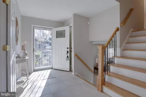 9306 Winbourne Rd, Burke, VA 22015 photo 3
