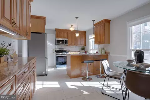 9306 Winbourne Rd, Burke, VA 22015 photo 12