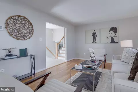 9306 Winbourne Rd, Burke, VA 22015 photo 5