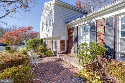 9306 Winbourne Rd, Burke, VA 22015 photo 2