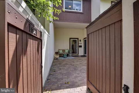 1621 Inlet Ct, Reston, VA 20190