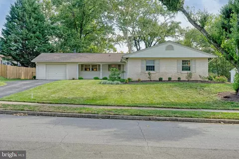13229 Memory Ln, Fairfax, VA 22033