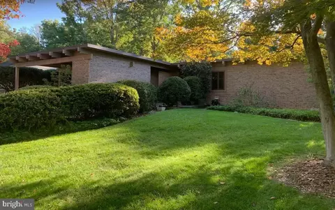 12107 Stirrup Rd, Reston, VA 20191 photo 2