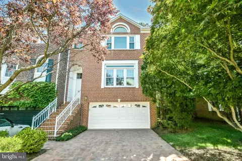 8190 Madrillon Ct, Vienna, VA 22182