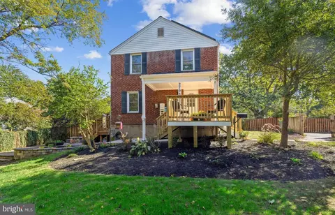 2708 Farnsworth Dr, Alexandria, VA 22303