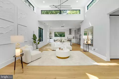 2151 Pimmit Dr, Falls Church, VA 22043