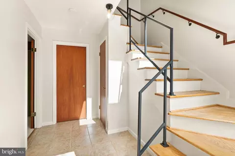 11233 S Shore Rd, Reston, VA 20190 photo 4
