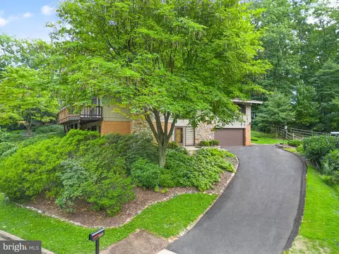 11233 S Shore Rd, Reston, VA 20190 photo 3
