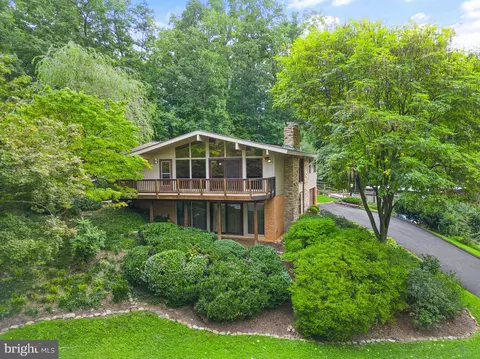 11233 S Shore Rd, Reston, VA 20190