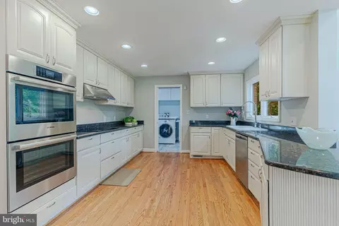6513 Bellamine Ct, Mclean, VA 22101 photo 12