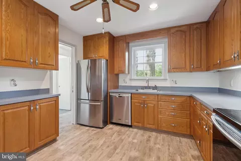6715 Bellamy Ave, Springfield, VA 22152 photo 9