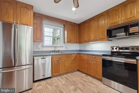 6715 Bellamy Ave, Springfield, VA 22152 photo 10