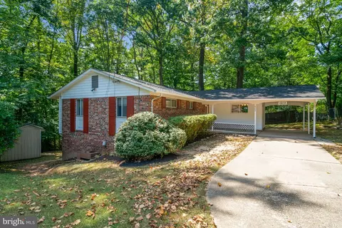 6808 Vienna Ct, Springfield, VA 22152 photo 2