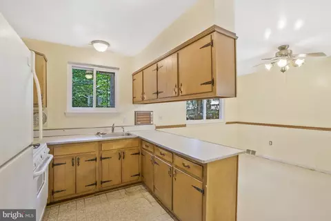 6808 Vienna Ct, Springfield, VA 22152 photo 7