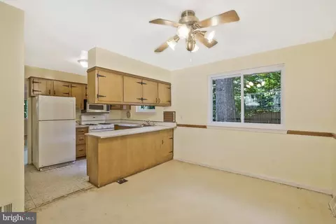 6808 Vienna Ct, Springfield, VA 22152 photo 9