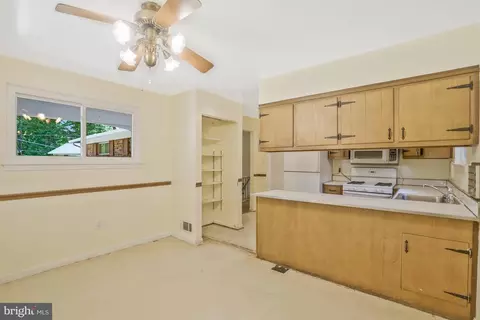 6808 Vienna Ct, Springfield, VA 22152 photo 10