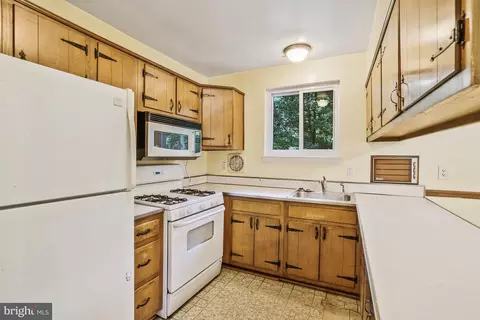 6808 Vienna Ct, Springfield, VA 22152 photo 6
