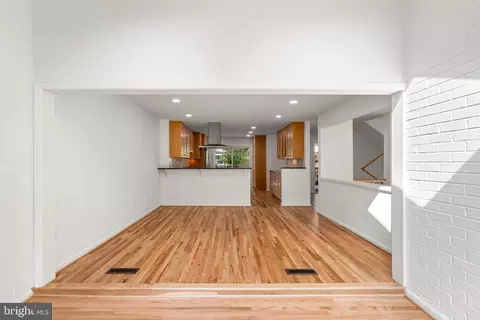 11446 Links Dr, Reston, VA 20190 photo 14