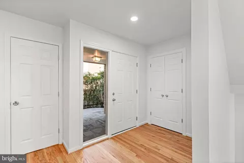 11446 Links Dr, Reston, VA 20190 photo 5