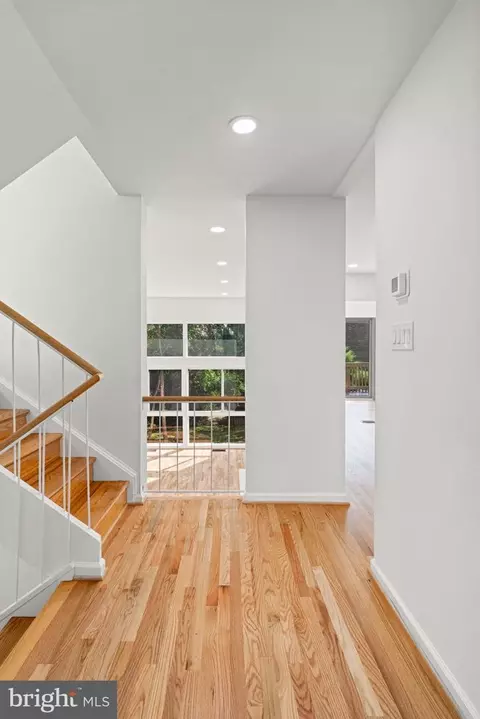 11446 Links Dr, Reston, VA 20190 photo 6