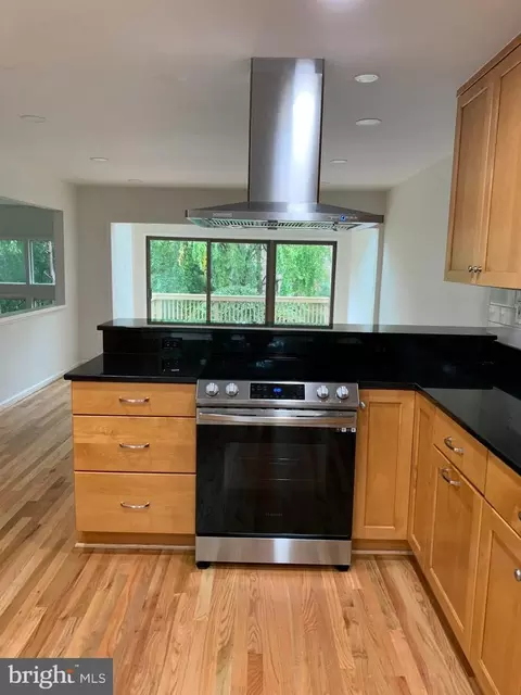 11446 Links Dr, Reston, VA 20190 photo 8