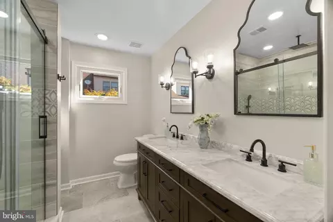 5205 Cottingham Pl, Alexandria, VA 22304