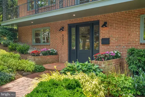 6202 Foxcroft Rd, Alexandria, VA 22307