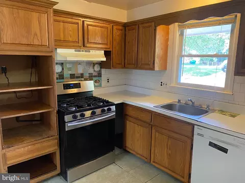 6519 Greenview Ln, Springfield, VA 22152 photo 13