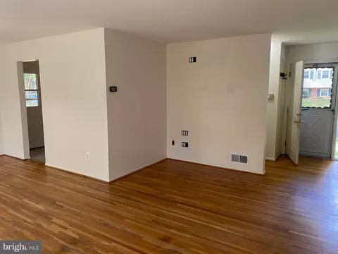 6519 Greenview Ln, Springfield, VA 22152 photo 8