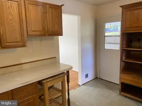 6519 Greenview Ln, Springfield, VA 22152 photo 14