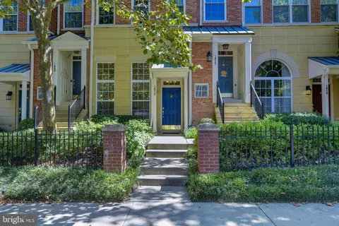 1875 Crescent Park Dr #1875, Reston, VA 20190