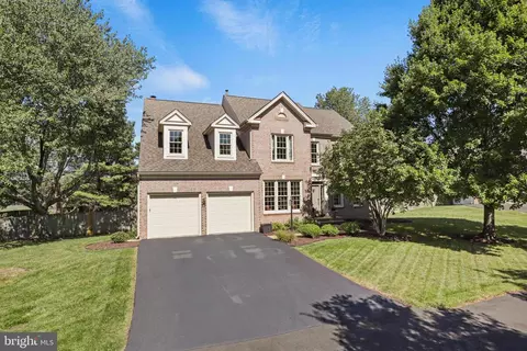 4704 Walney Knoll Ct, Chantilly, VA 20151