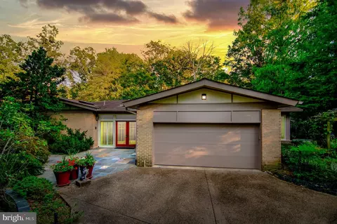 8801 Anne Tucker Ln, Alexandria, VA 22309