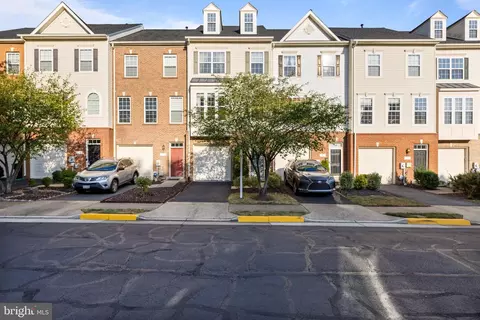 7585 Great Swan Ct, Alexandria, VA 22306