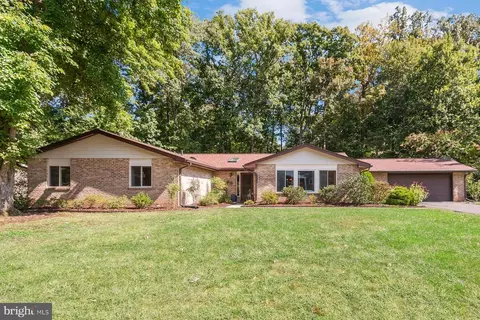 12372 San Jose Dr, Reston, VA 20191