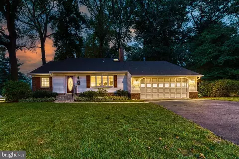 2620 Shelby Ct, Falls Church, VA 22043