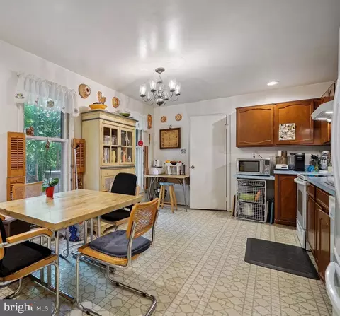 2403 Bugle Ln, Reston, VA 20191 photo 10