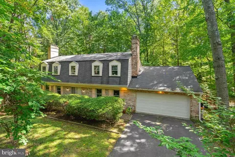 2403 Bugle Ln, Reston, VA 20191