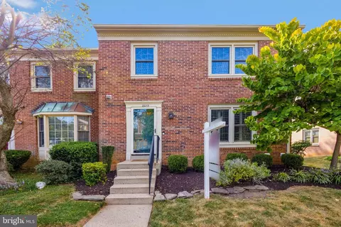 2270 Cartbridge Rd, Falls Church, VA 22043