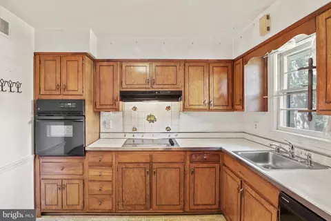 7212 Wesley Rd, Springfield, VA 22150 photo 9