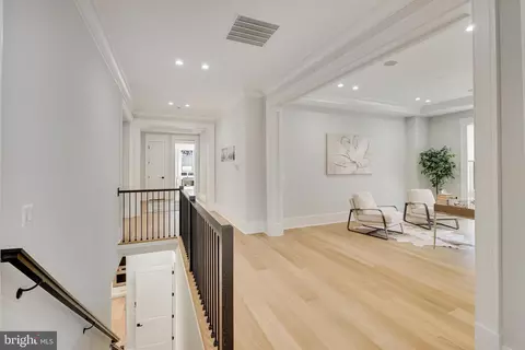 Entry Way - 725 Lawton St, Mclean, VA 22101 photo 19 of 27