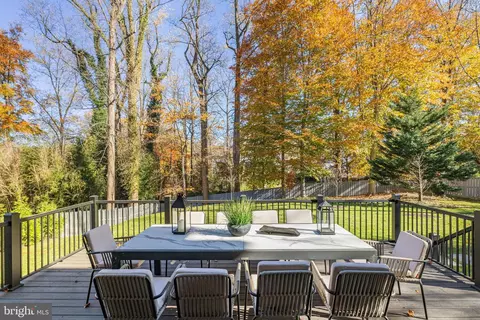 Exterior - 725 Lawton St, Mclean, VA 22101 photo 12 of 20
