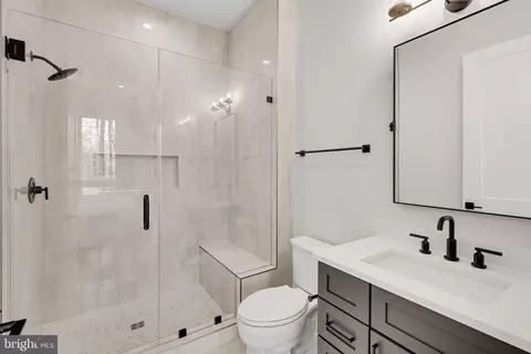 Bath - 725 Lawton St, Mclean, VA 22101 photo 3 of 12