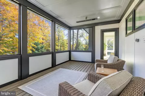 Exterior - 725 Lawton St, Mclean, VA 22101 photo 18 of 20
