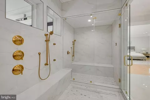Bath - 725 Lawton St, Mclean, VA 22101 photo 7 of 12