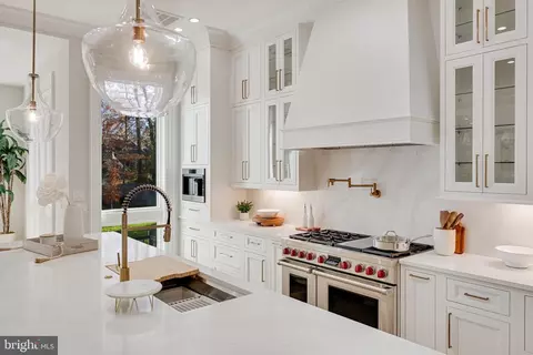 Kitchen - 725 Lawton St, Mclean, VA 22101 photo 9 of 9
