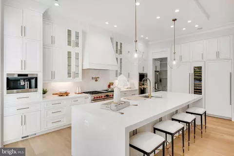 Kitchen - 725 Lawton St, Mclean, VA 22101 photo 7 of 9